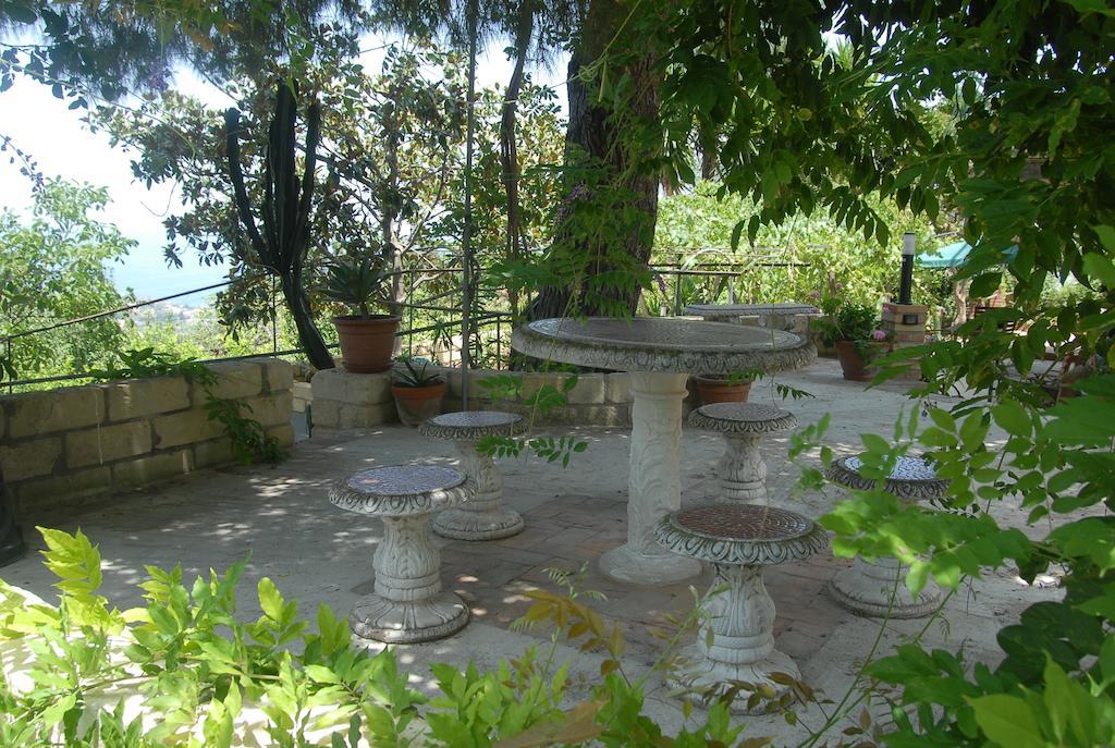 B&B Villa Zia Febronia Пати Екстериор снимка